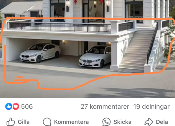Två bilar i ett garage under en altan med trappa, markerat med orange kontur.
