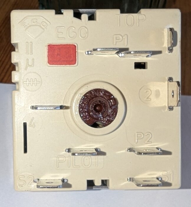 Energiregulator från Electrolux-spis med terminaler P1, P2, S1, S2 och PILOT tydligt markerade.