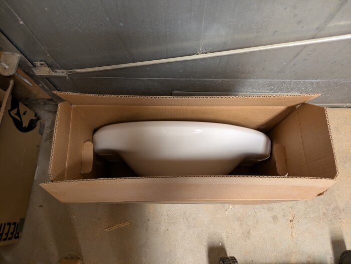 Tvättställ Gustavsberg Nordic 590-2 i kartong, ej monterat.