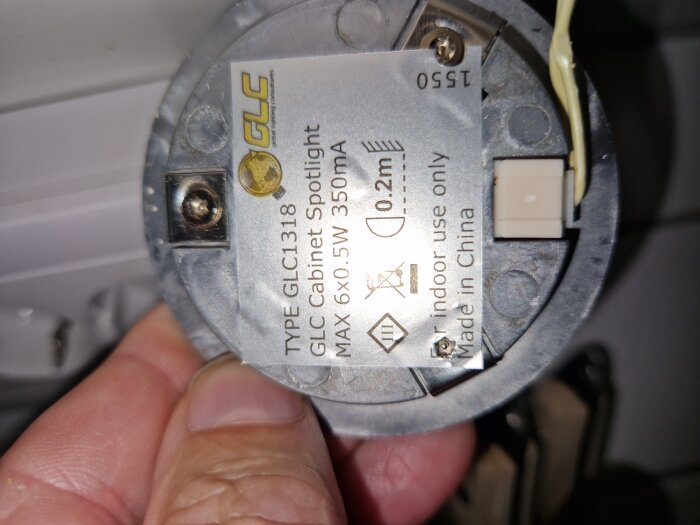 Närbild av en GLC inbyggd spotlight, typ GLC1318, med detaljerade specifikationer och märkningar, inklusive "Made in China".