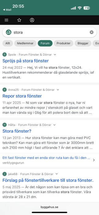 Sökresultat från ett byggforum med rubriker om stora fönster, såsom "Spröjs på stora fönster" och "Repor stora fönster".