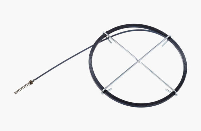 Rensband med spiralformad ände för rengöring av rör och avlopp.