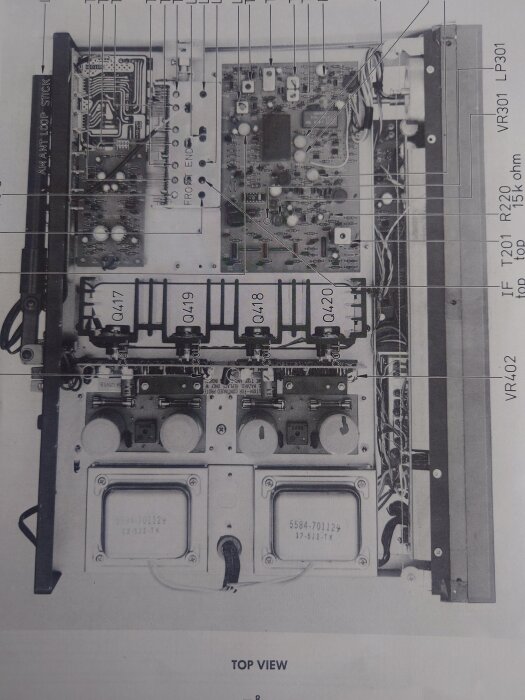 Intern elektronik av en 730-modell med kretskort och komponentetiketter.