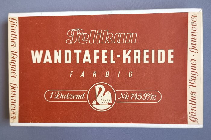 Förpackning av Pelikan Wandtafel-Kreide tavelkritor, med vintage design och röd etikett.