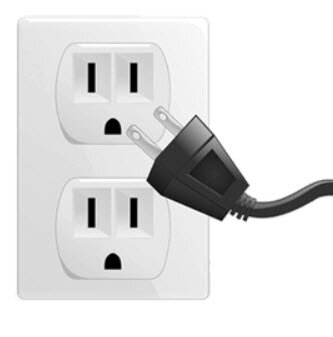 Jordat dubbelt eluttag i USA med ojordad stickpropp på väg att anslutas.