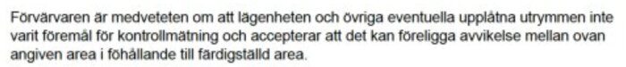 Avtalsparagraf som beskriver brist på kontrollmätning av lägenhetsarea och accepterade avvikelser.