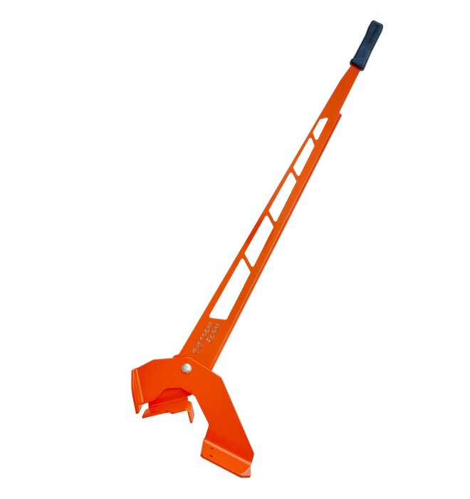 Orange slyuppdragare med långt handtag och klämma för att dra upp sly med rötter.