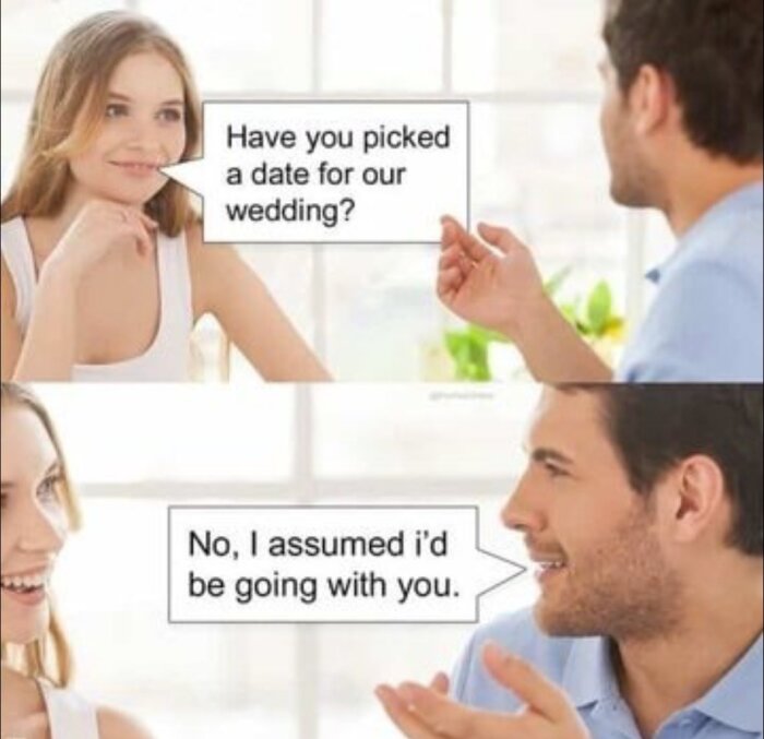 Ett par konverserar där kvinnan frågar om bröllopsdatum och mannen svarar humoristiskt att han antog att han skulle gå med henne.