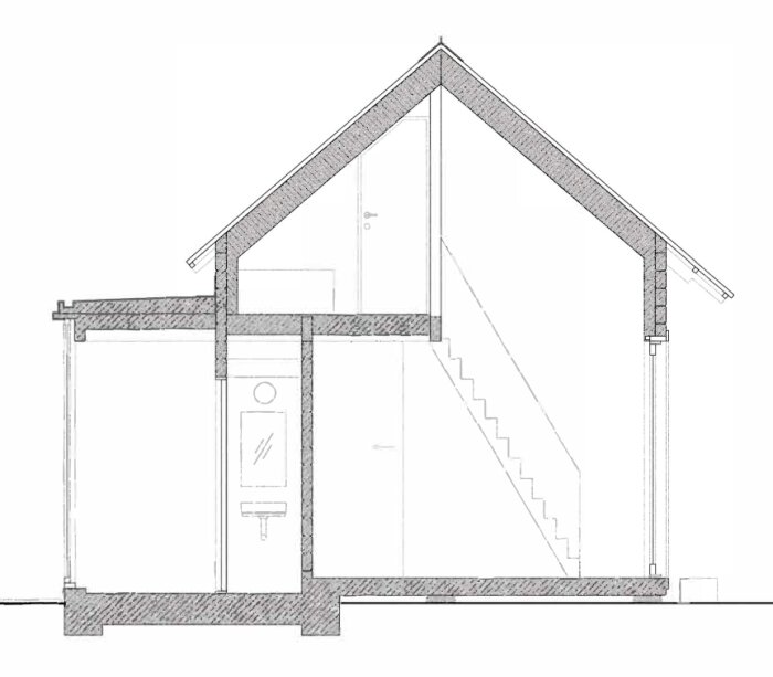 Arkitektritning av en stuga med snittvy som visar två våningar, trappa, dörrar, och takvinkel.