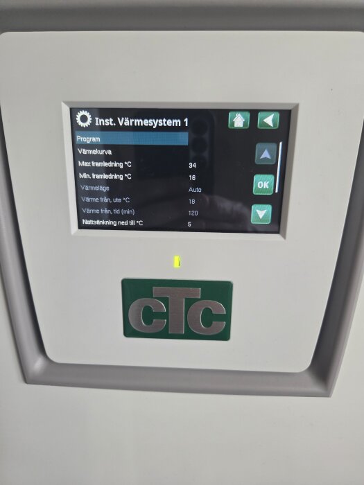 Inställningspanel för värmesystem med parametrar, inklusive en gråmarkerad "Värme från, ute °C" inställd på 18 grader, visar på CTC-enhet.