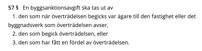 Utdrag ur lagtext om byggsanktionsavgift med tre parter som kan påföras avgiften enligt paragraf 57.
