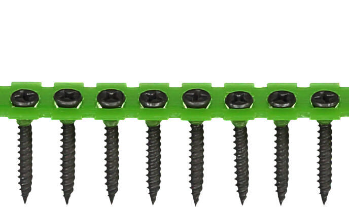 Bandad spånskruv för trä och stålregel, fäst i grön plastremsa, visas i närbild.