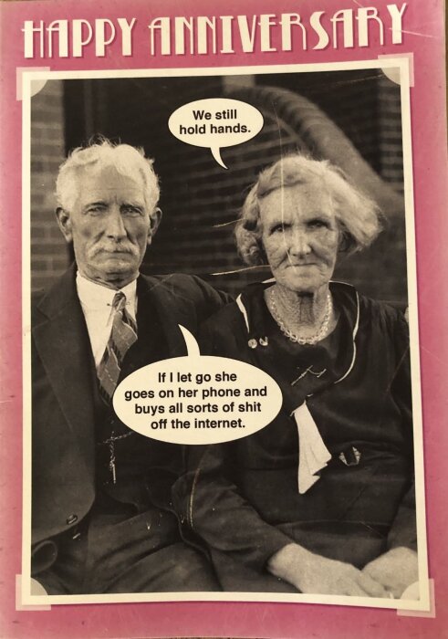 Ett äldre par sitter tillsammans. Mannen säger "We still hold hands" och kvinnan svarar "If I let go she goes on her phone and buys..." i en humoristisk stil.