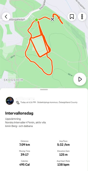 Karta över löprunda i Skogshem med distans 7,09 km, snittfart 5:32/km, och pulsmätningar. Intensiv intervallträning med 125 m höjdskillnad.