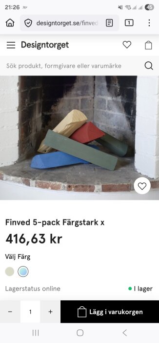 Färgglada träbitar staplade i en öppen spis, Finved 5-pack för 416,63 kr på Designtorget.