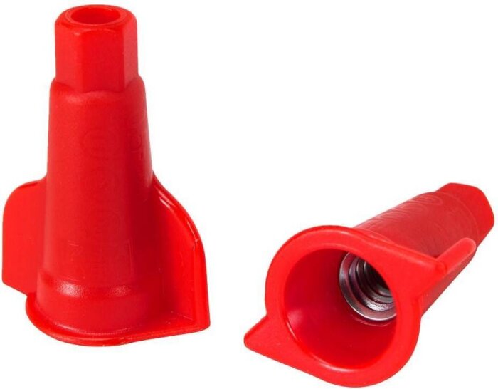 Röda kopplingsklämmor (tomtehatt/torix) används för att koppla ihop trådar i en kopplingsdosa.