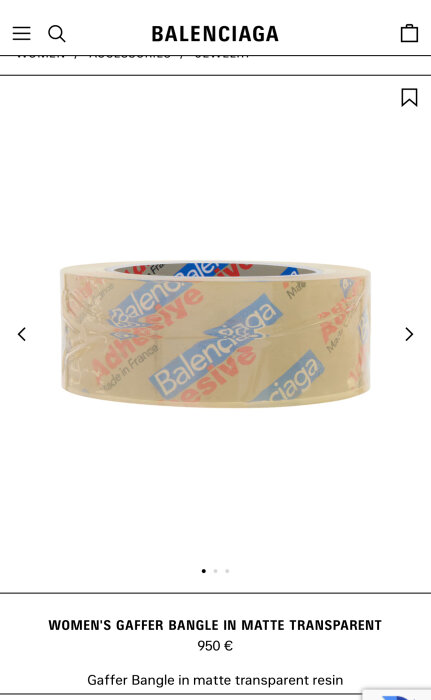 En genomskinlig tejprulle med Balenciaga-logotyp och texten "Adhesive" i rött, visas som ett modearmband.