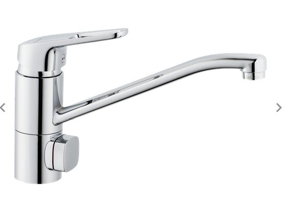 Köksblandare med lång kromad arm, handtag ovanpå, utan utdragbart munstycke, enkel design.