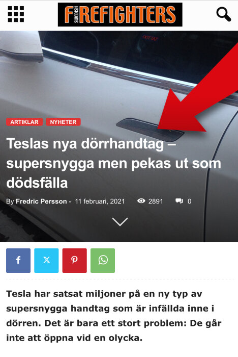 Teslas dörrhandtag med inbyggt designproblem, markerat med röd pil.