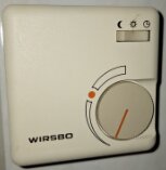 Termostat av märket Wirsbo med justeringsratt och symboler för natt och dagläge.