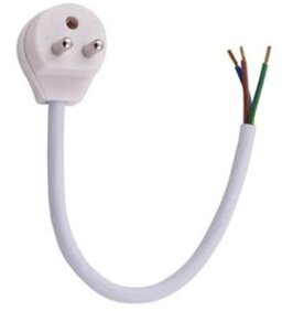 Kort sladd med jordad lampstickpropp och synliga koppartrådar i tre färger i andra änden.