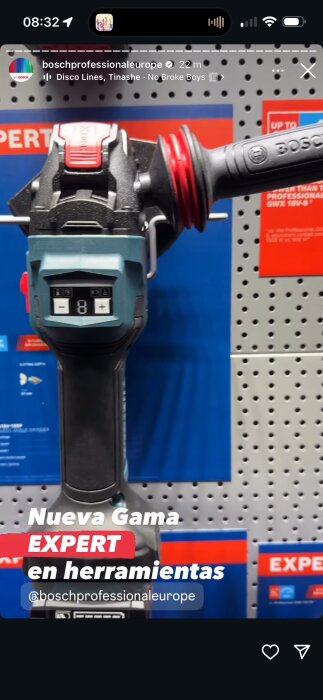 Bosch elverktyg på display från europeisk kampanj, med texten "Nueva Gama Expert en herramientas" och Instagram-användare.