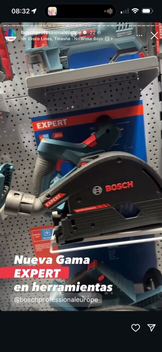 En Bosch Expert-kapsåg visas i ett butiksställ med texten "Nueva Gama EXPERT en herramientas".