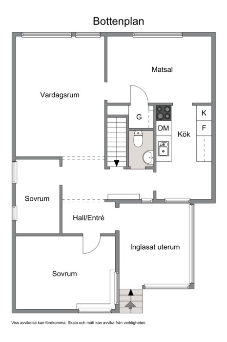 Planlösning för bottenvåningen i egnahemshus med utritade hjärtväggar och vägg som önskas rivas. Vardagsrum, matsal, kök och sovrum visas.