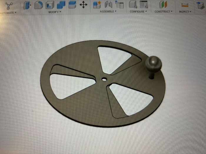 Datorritning av en oval ventilationsventil med justeringshandtag, designad för bastu, med öppningar för luftflöde.