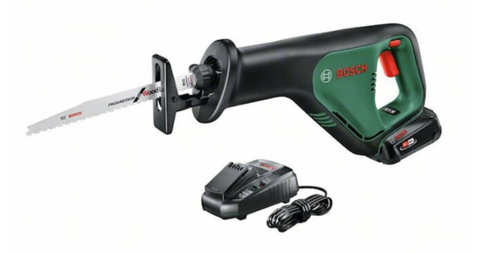 Bosch tigersåg AdvancedRecip 18V med batteri och laddare, idealisk för snabba sågningar, visas här med bladet framåt och laddare vid sidan om.