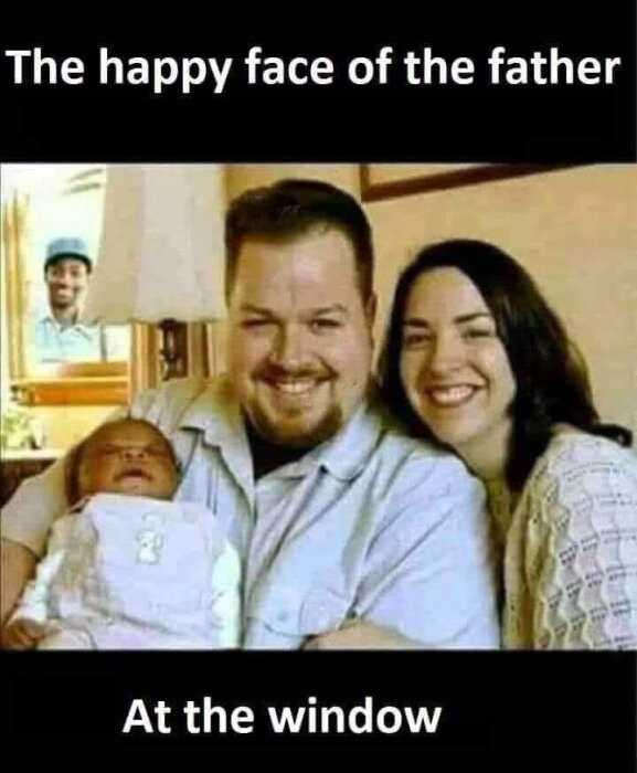 En man och kvinna med en bebis ler, medan en annan man står utanför ett fönster och tittar in. Text säger "The happy face of the father at the window".