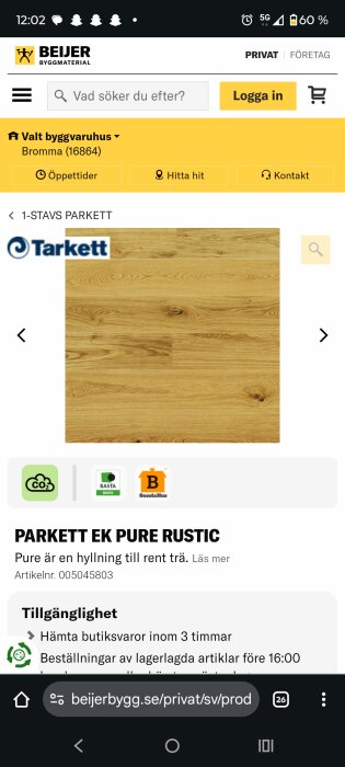 Parkettgolv av ek med naturlig ådring från Tarkett, märkt som "Ek Pure Rustic". Artikelnumret syns ovanför golvet: 005045803.
