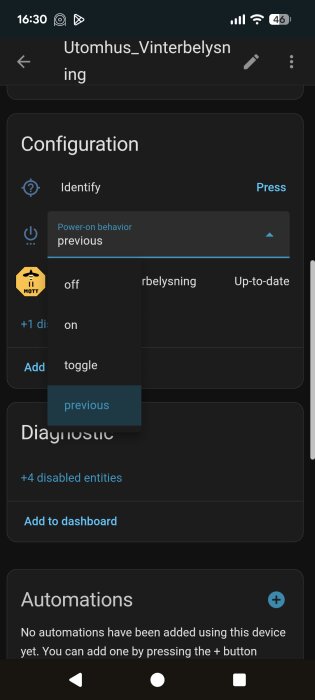 Gränssnitt på mobilapp med meny för TRADFRI-uttag från IKEA, konfigurerat via Zigbee2MQTT, visar val för power-on-beteende: av, på, växla, tidigare.
