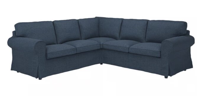 Blå hörnsoffa från IKEA, modell Ektorp.