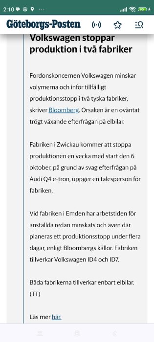 Skärmdump av en artikel från Göteborgs-Posten om Volkswagens produktionsstopp i två fabriker på grund av minskad efterfrågan på elbilar.