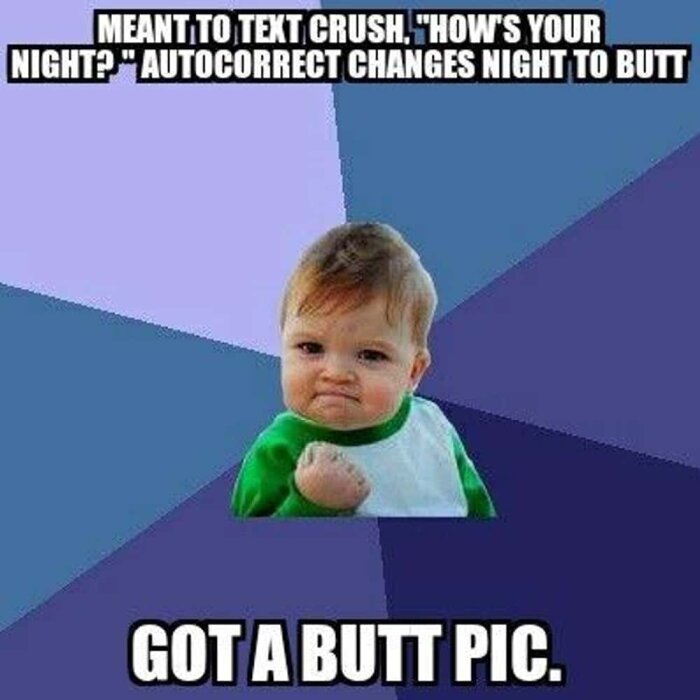 En meme med en framgångsrikt utseende barn, text om att autokorrigering ändrade "night" till "butt", vilket resulterar i en humoristisk situation.
