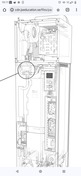 Schematisk ritning av en ventil inom en värmepump, med ventilen inringad för markering.