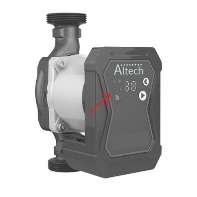 Cirkulationspump av märket Altech med en digital display som visar olika lägen och kurvor, markering på en specifik kurva med en röd pil.