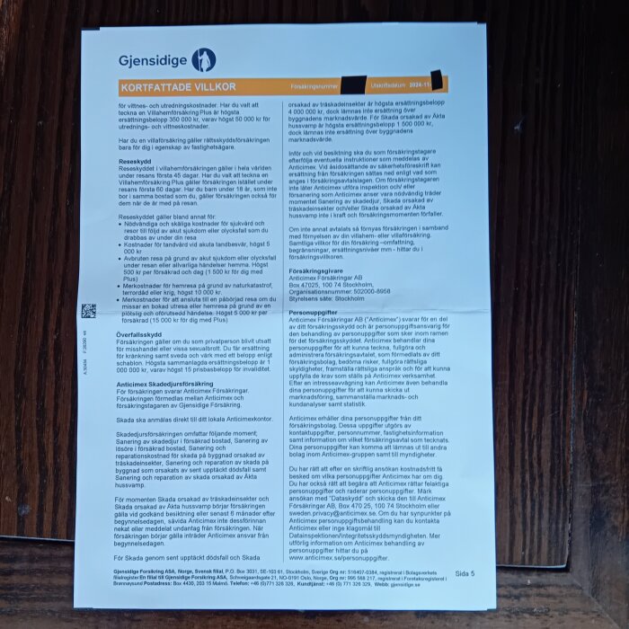 Försäkringsbrev från Gjensidige med villkor för småhus, inklusive rese- och överfallsskydd samt kontaktuppgifter till försäkringsgivaren.