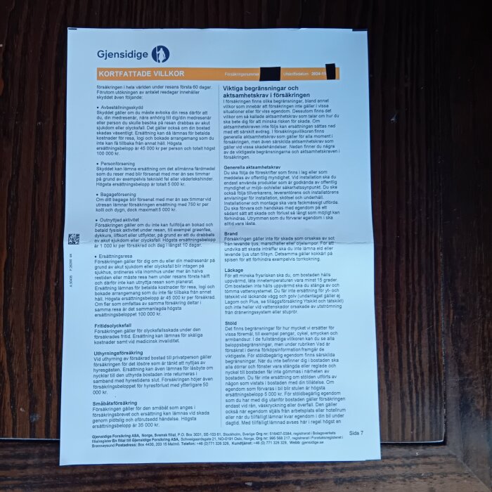 Försäkringsbrev från Gjensidige med villkor och information om olika försäkringar för småhus, inklusive avbeställningsskydd och ersättningsfrågor.