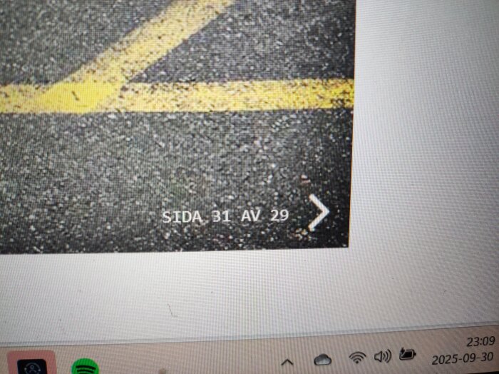 Skärmbild av en kurs som visar texten "SIDA 31 AV 29" med en ytbeläggning i bakgrunden.