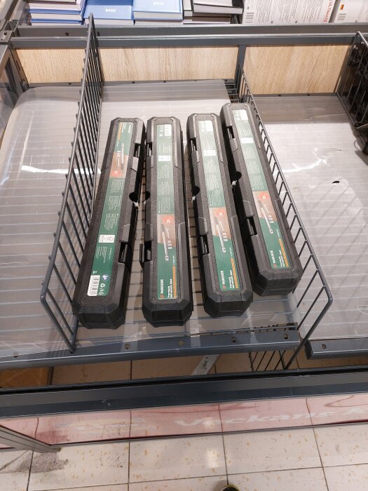 Tre verktygslådor på en hylla i butik i Frölunda, Göteborg.