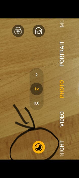 OnePlus kameraapp med inställningar som visar "PHOTO", "VIDEO", och en aktiv funktion för "video bilder" markerad med gul ikon och pilar.