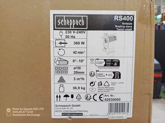 Förpackning med produktinformation för Scheppach RS400 roterande sikt, märkt "Made in China.