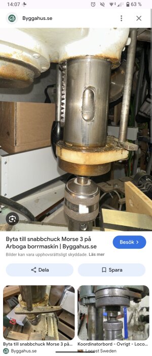 Bilden visar en borrmaskin med en avlång öppning i pinolen, som kan användas för att sätta in en kil.