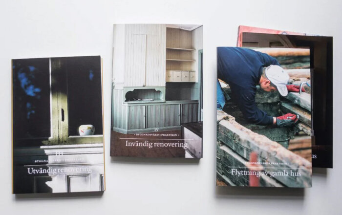 Tre böcker om byggnadsvård av Göran Gudmundsson: Utvändig renovering, Invändig renovering och Flyttning av gamla hus.