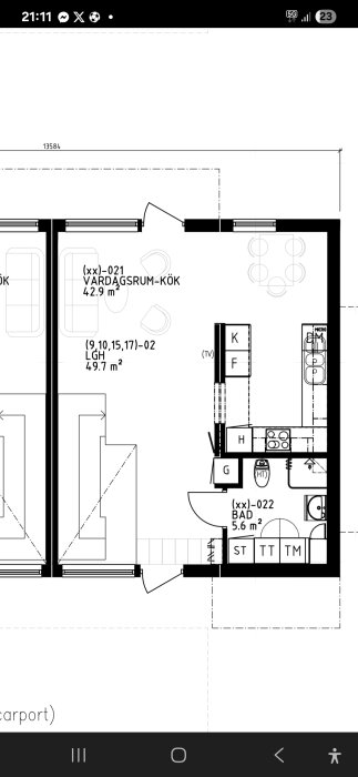 Planskiss med vardagsrum och kök om 42,9 kvm samt badrum om 5,6 kvm. Fråga om väggen är bärande.