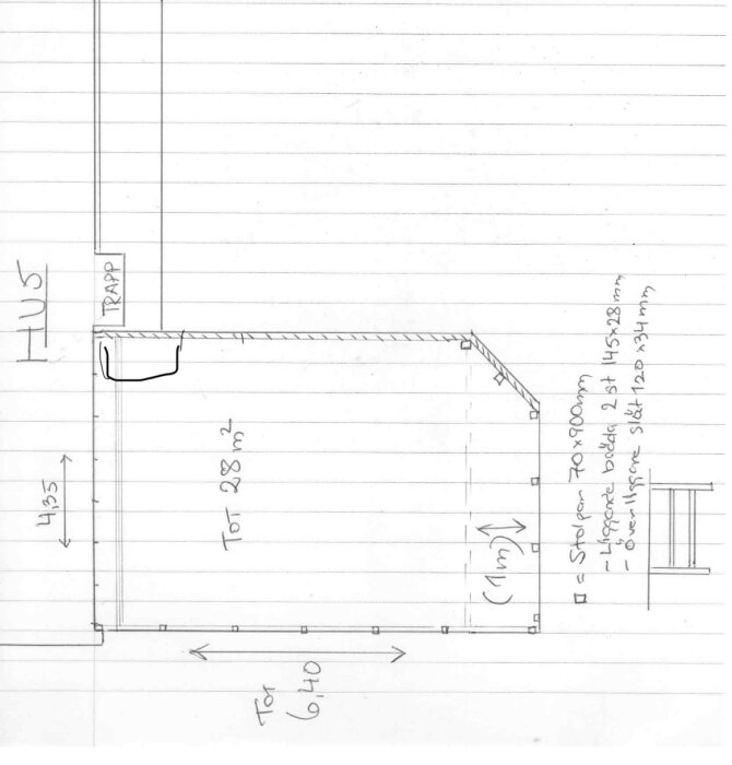 Planritning för altan på 28 m² med måtten 6,40 x 4,35 meter, visar stolpar och materialnoteringar.