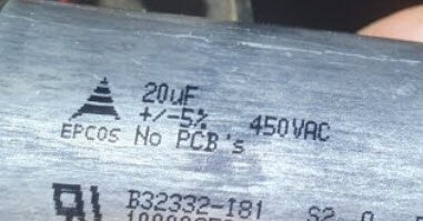 Kondensator märkt med 20µF, ±5% tolerans och 450VAC samt texten "EPCOS No PCB's".