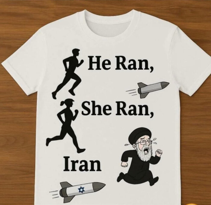 En t-shirt med texten "He Ran, She Ran, Iran" och bilder av två springande personer, två missiler samt en tecknad figur i traditionell klädsel som springer.
